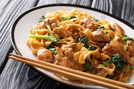 Pad Thai de Pollo Teriyaki鸡肉河粉