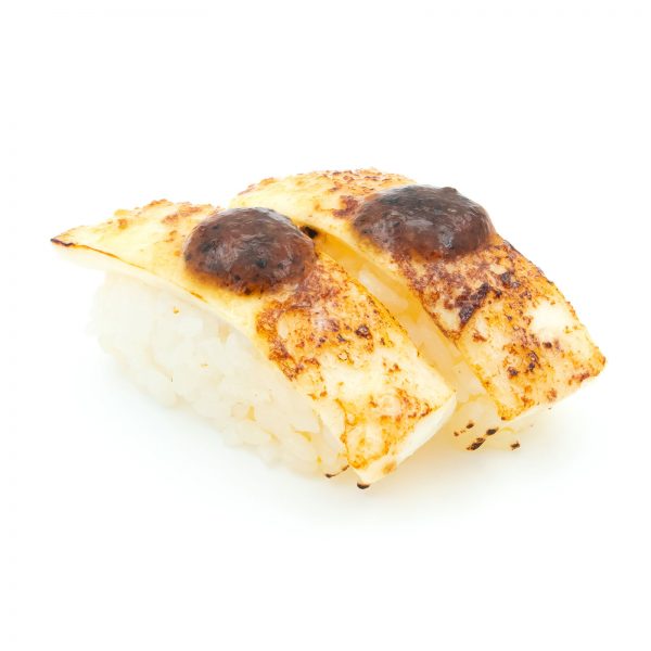 Nigiri pez mantequilla flameado con salsa trufa
