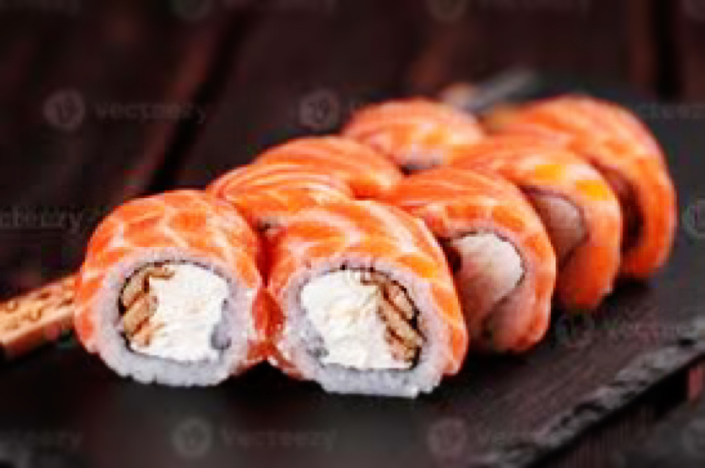 CHEESE ANGUILA SALMÓN FLAMEADO ROLL