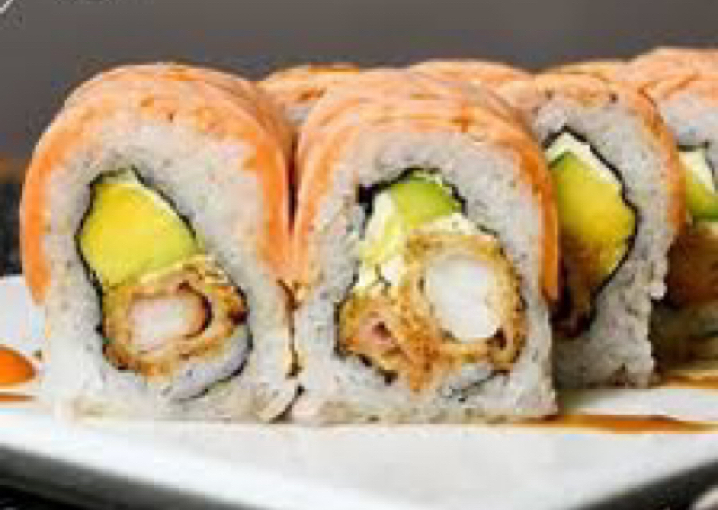 AGUACATE DRAGÓN SALMÓN FLAMEADO ROLL