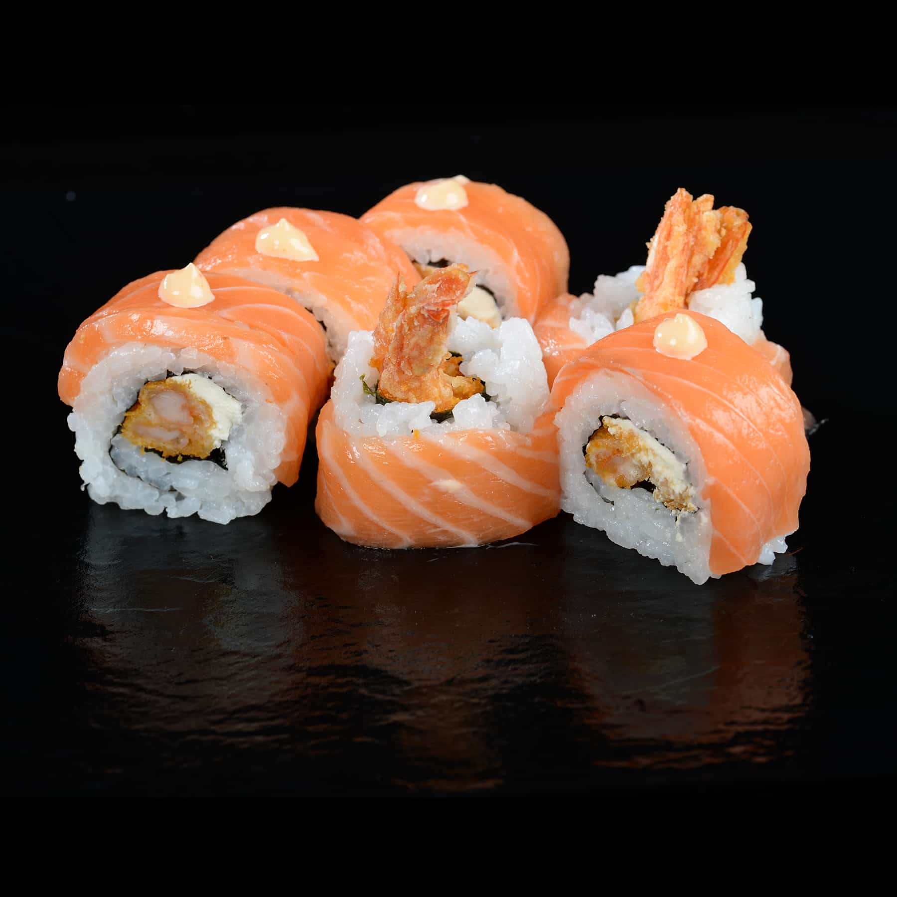 cheese dragon salmón flameado roll