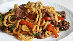 udon salteado con ternera牛肉乌冬面
