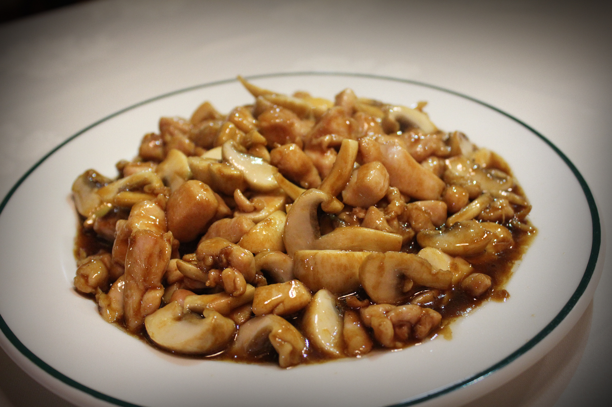 POLLO CON champiñones 蘑菇鸡肉